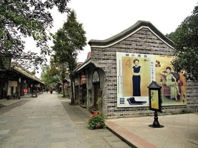 委员们讨论市政协常委会工作报告和提案工作情况报告 扫码阅读手机版